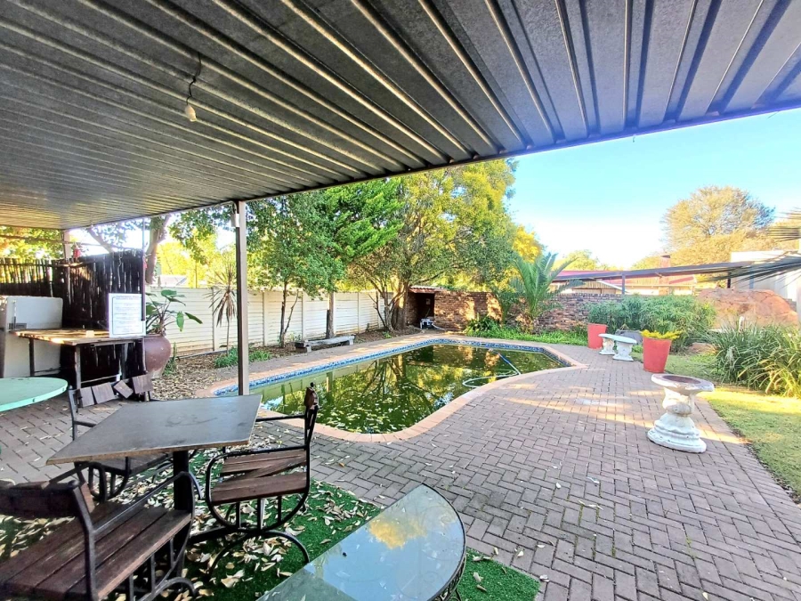 8 Bedroom Property for Sale in Noordhoek Free State